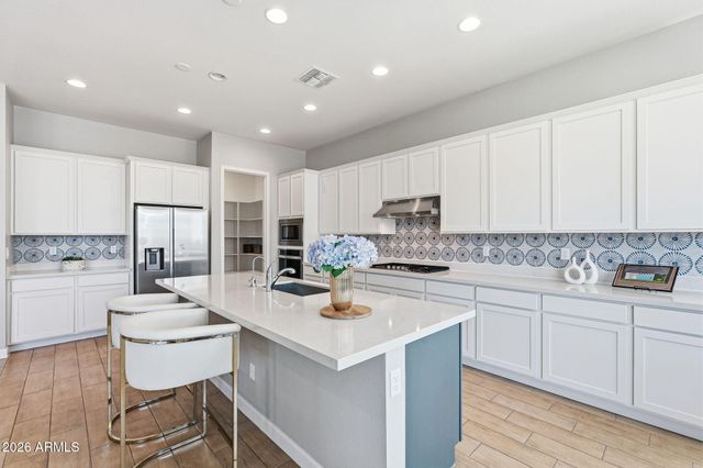 11256 E UTOPIA Avenue E, Mesa, AZ 85212
