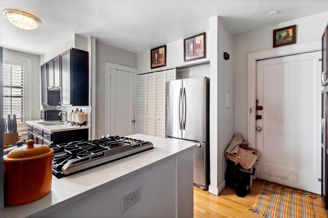 5555 S Everett Avenue C14, Chicago, IL 60637