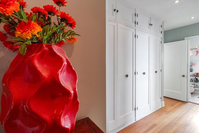 5555 S Everett Avenue C14, Chicago, IL 60637