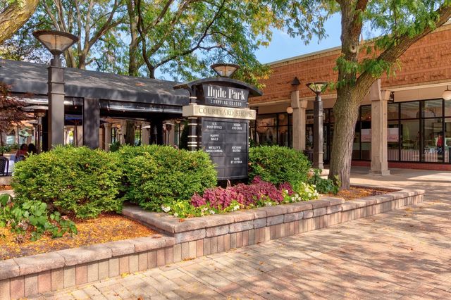 5555 S Everett Avenue C14, Chicago, IL 60637