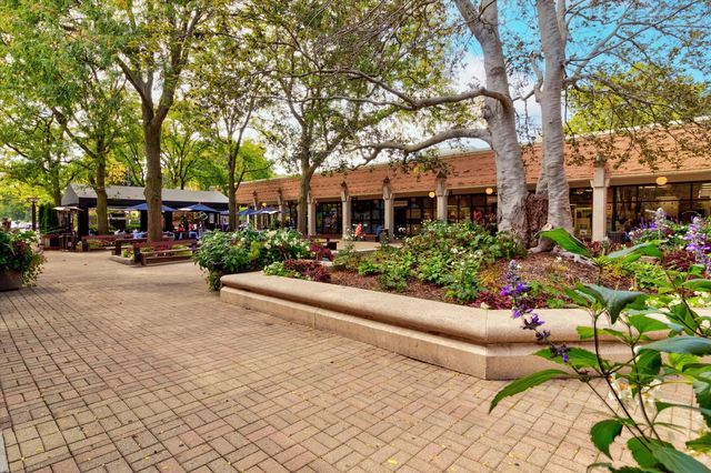 5555 S Everett Avenue C14, Chicago, IL 60637