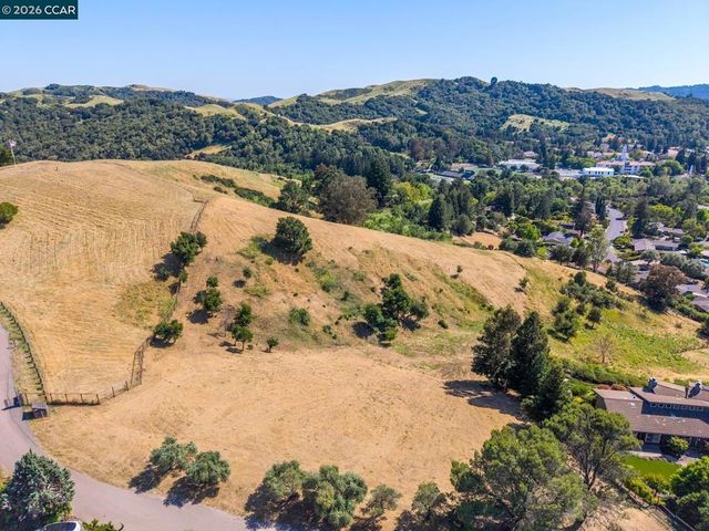 1966 Joseph Dr, Moraga, CA 94556