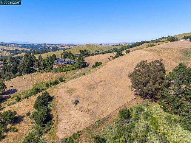 1966 Joseph Dr, Moraga, CA 94556