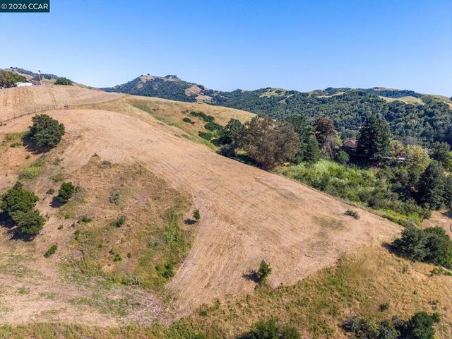 1966 Joseph Dr, Moraga, CA 94556