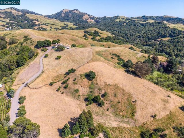 1966 Joseph Dr, Moraga, CA 94556
