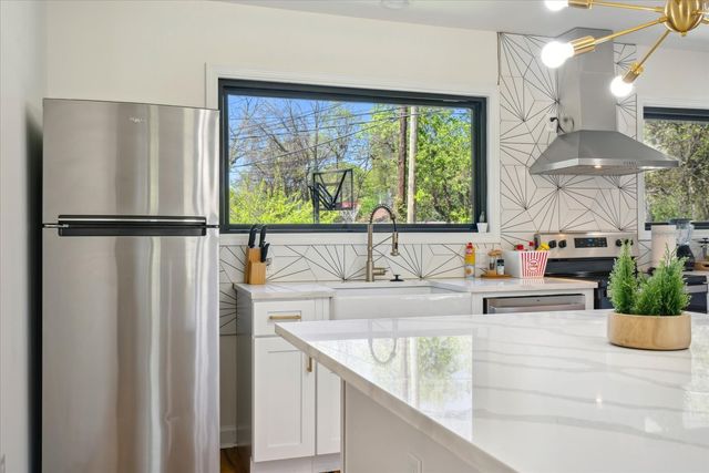 615 E Parkway, S, Memphis, TN 38104