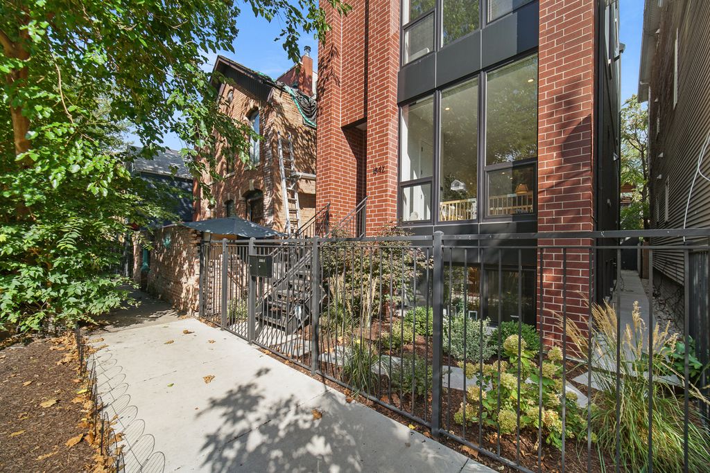 1842 W Iowa Street 1, Chicago, IL 60622 — photo 2