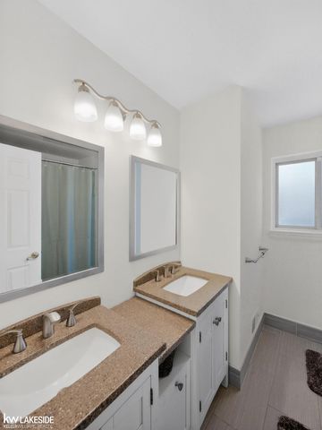 15748 Robert Drive, Macomb, MI 48044