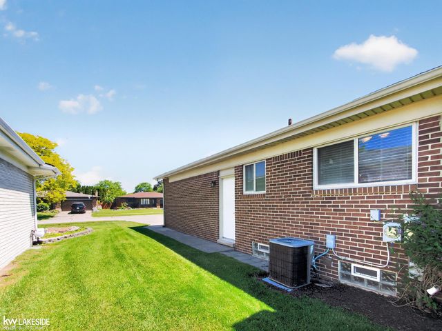 15748 Robert Drive, Macomb, MI 48044