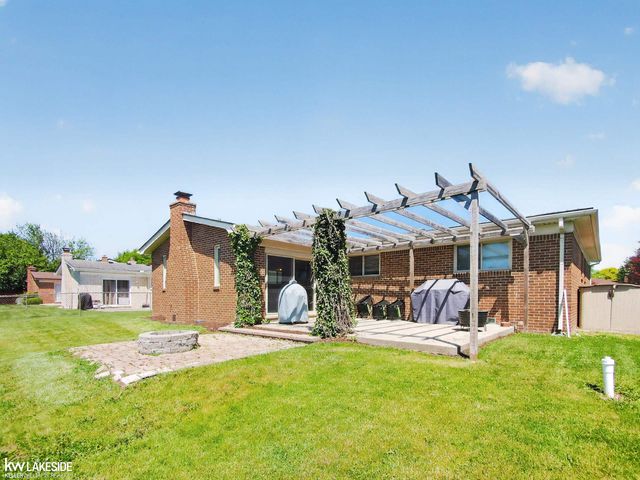 15748 Robert Drive, Macomb, MI 48044