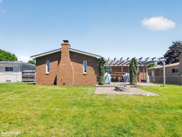 15748 Robert Drive, Macomb, MI 48044