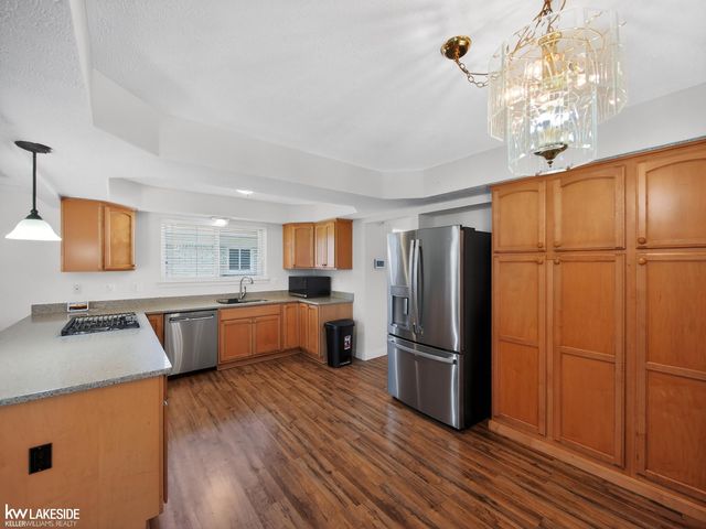 15748 Robert Drive, Macomb, MI 48044