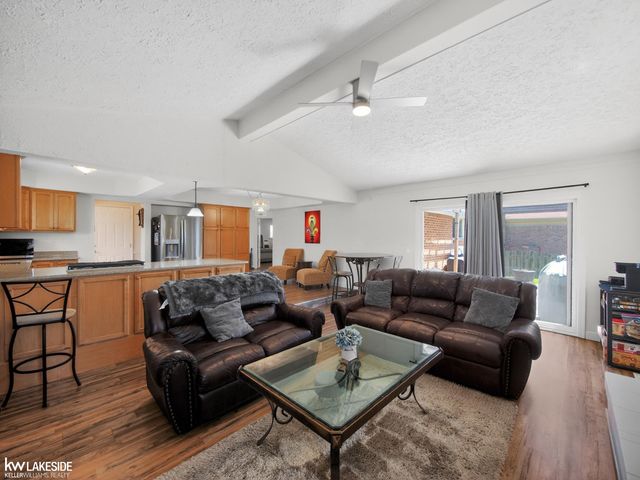 15748 Robert Drive, Macomb, MI 48044
