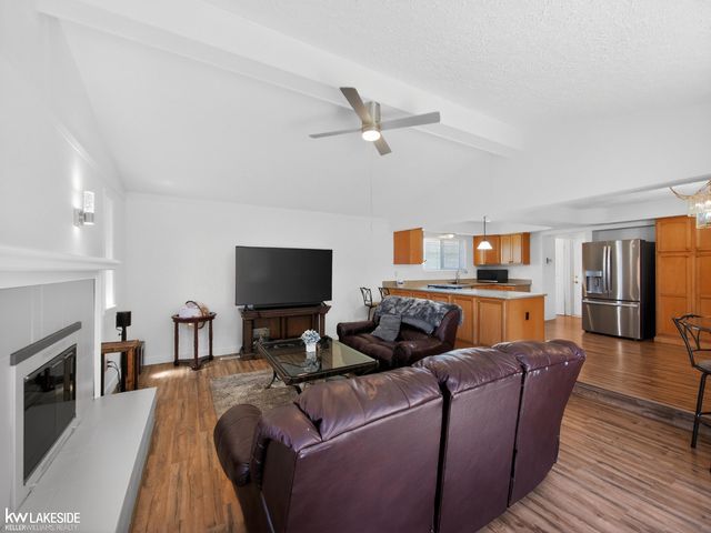 15748 Robert Drive, Macomb, MI 48044
