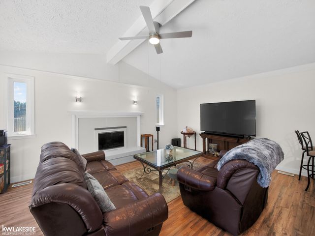 15748 Robert Drive, Macomb, MI 48044