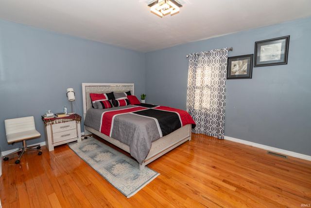56131 Butternut Road, South Bend, IN 46619