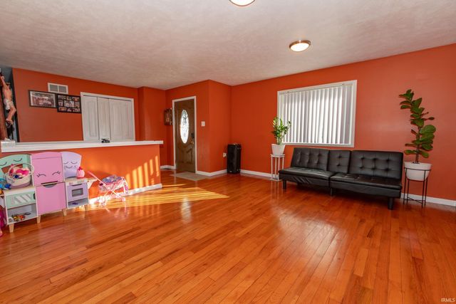 56131 Butternut Road, South Bend, IN 46619