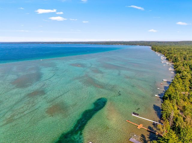 6993 NW Aarwood Road, Rapid City, MI 49676