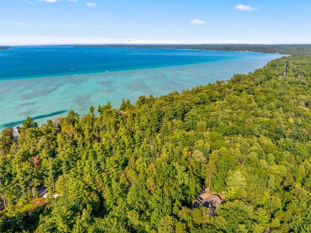 6993 NW Aarwood Road, Rapid City, MI 49676