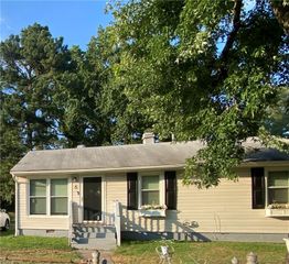 6 Maney Dr DR, Newport News, VA 23605