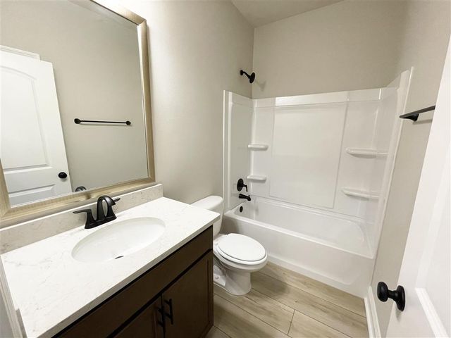 3352 LAKE CREST Drive, Lake Charles, LA 70607