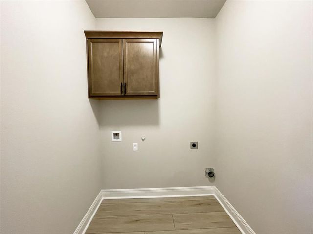 3352 LAKE CREST Drive, Lake Charles, LA 70607