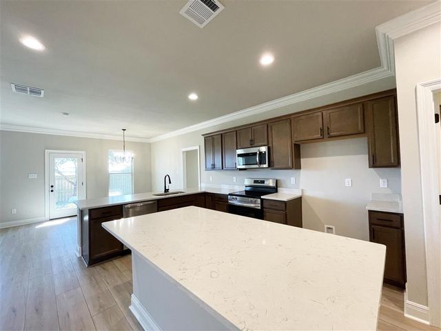 3352 LAKE CREST Drive, Lake Charles, LA 70607