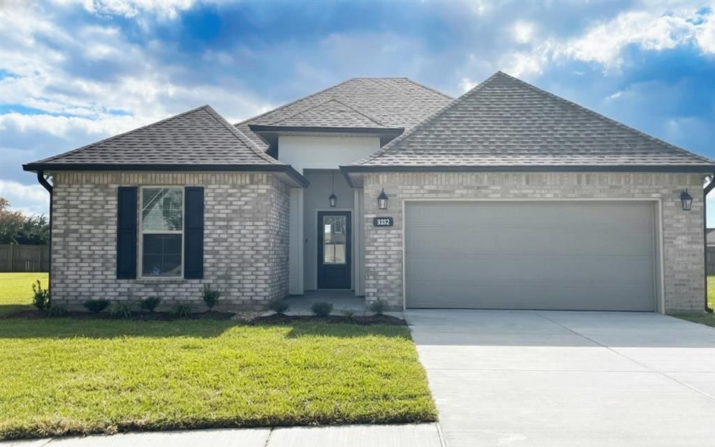 3352 LAKE CREST Drive, Lake Charles, LA 70607
