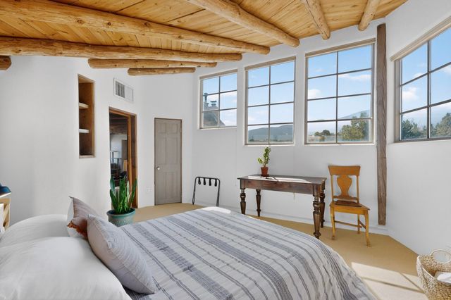 22 Cabezon Road, Placitas, NM 87043