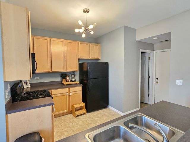 4012 BLACKSTONE Drive, Aurora, IL 60504