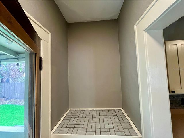 1401 E POWHATAN AVENUE, Tampa, FL 33604