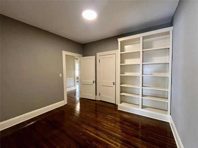 1401 E POWHATAN AVENUE, Tampa, FL 33604