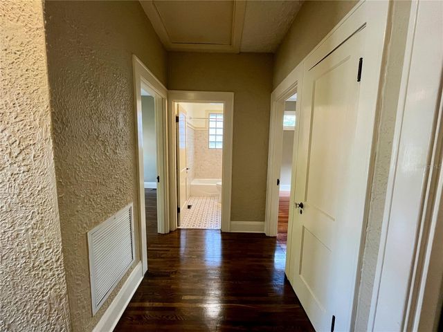 1401 E POWHATAN AVENUE, Tampa, FL 33604