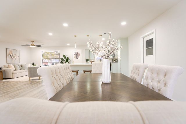 1009 Robinhood, Brenham, TX 77833