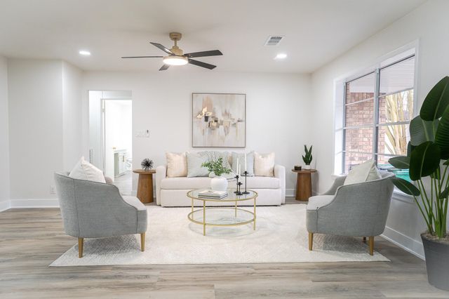 1009 Robinhood, Brenham, TX 77833