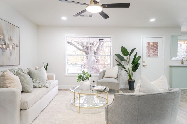 1009 Robinhood, Brenham, TX 77833