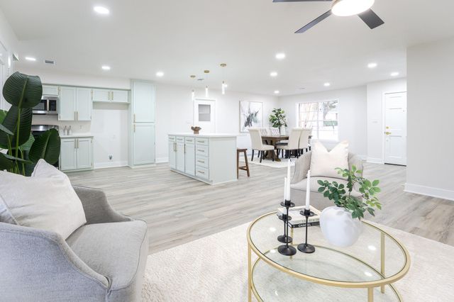 1009 Robinhood, Brenham, TX 77833