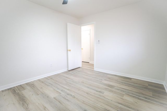 1009 Robinhood, Brenham, TX 77833