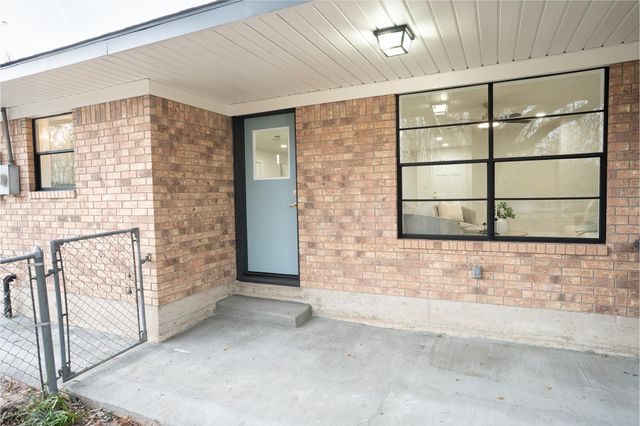 1009 Robinhood, Brenham, TX 77833