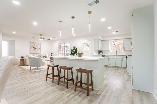 1009 Robinhood, Brenham, TX 77833