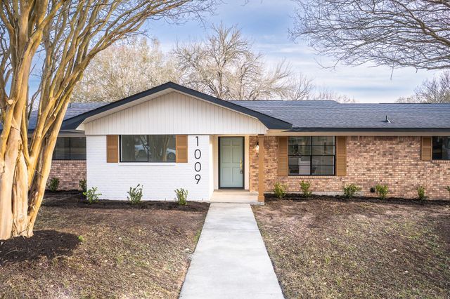 1009 Robinhood, Brenham, TX 77833