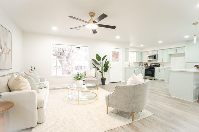 1009 Robinhood, Brenham, TX 77833