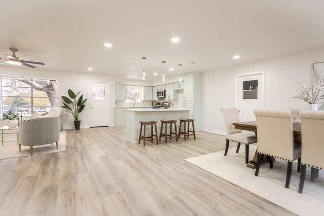 1009 Robinhood, Brenham, TX 77833