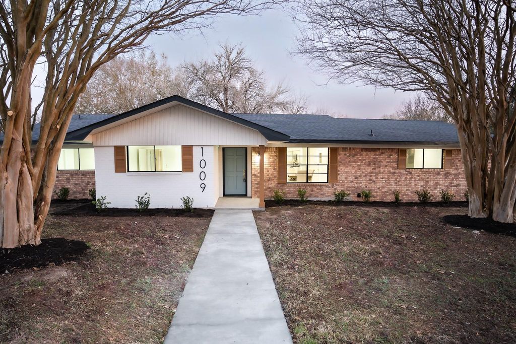 1009 Robinhood, Brenham, TX 77833