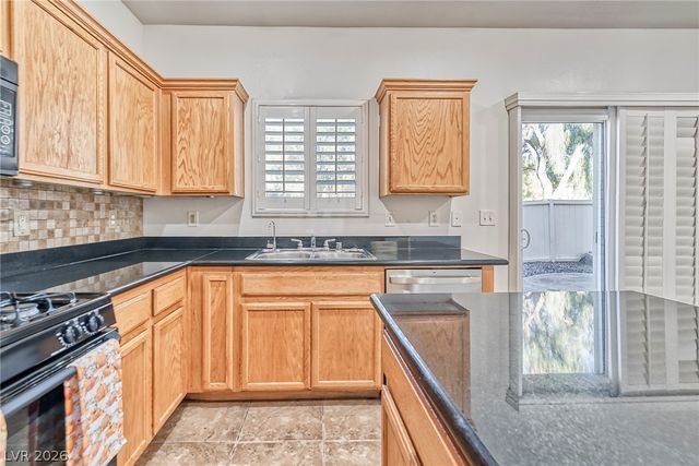 916 SHINING ROSE Place, Henderson, NV 89052