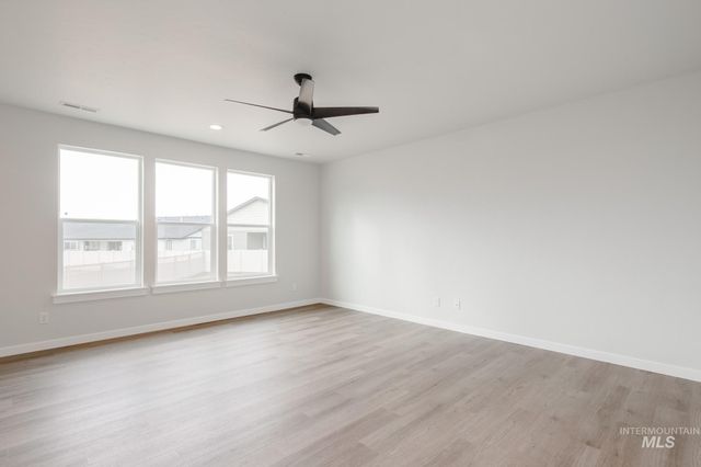 8179 E Cool River Lp, Nampa, ID 83687