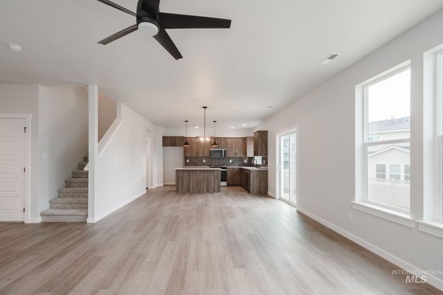 8179 E Cool River Lp, Nampa, ID 83687