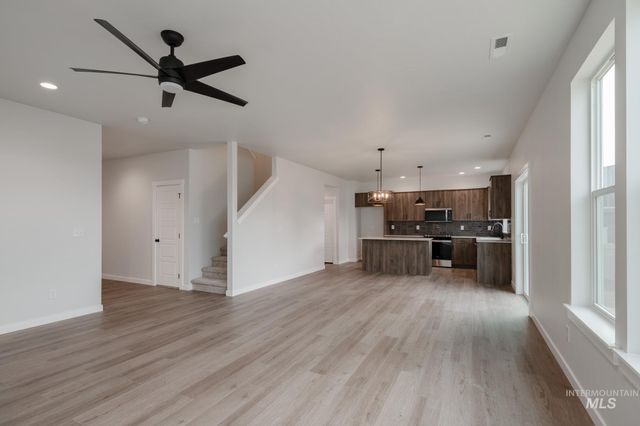 8179 E Cool River Lp, Nampa, ID 83687