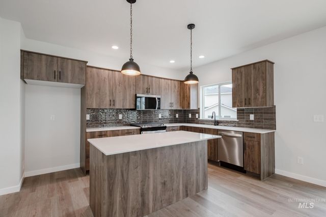 8179 E Cool River Lp, Nampa, ID 83687