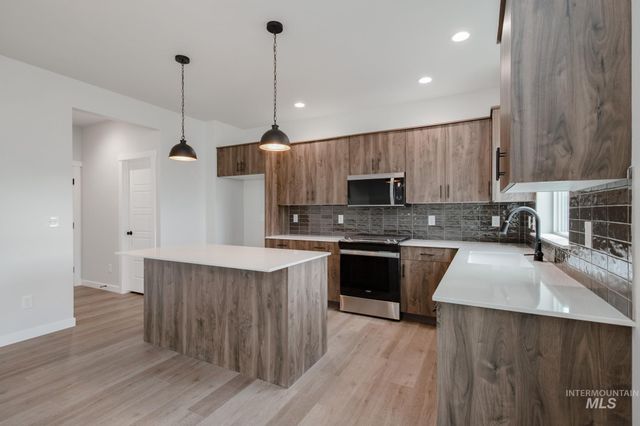 8179 E Cool River Lp, Nampa, ID 83687